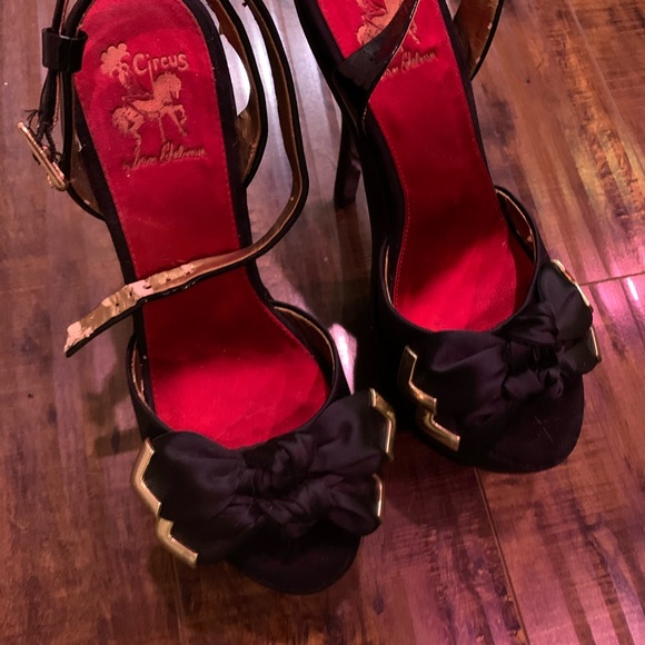Circus by Sam Edelman Black and Gold Bow Heels - Picture 2 of 5